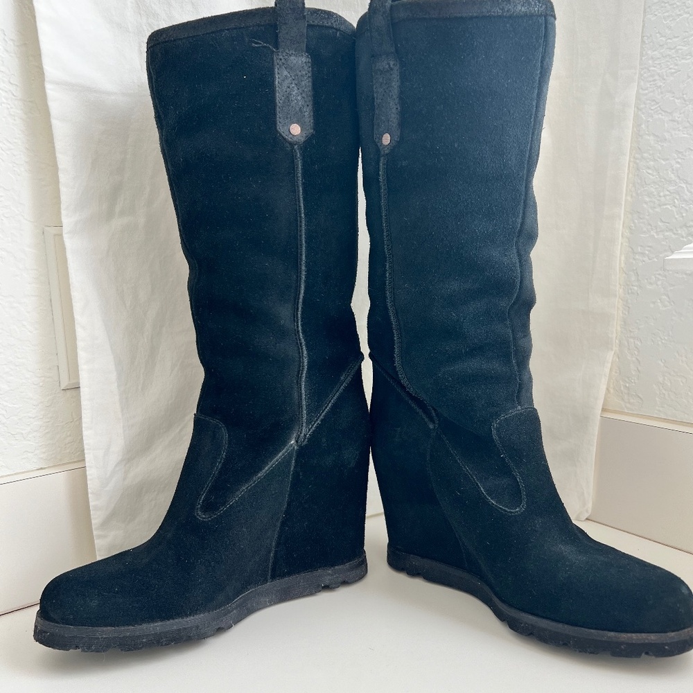 UGG Soleil Tall Black Suede wedge boots with wedge size 7 S05